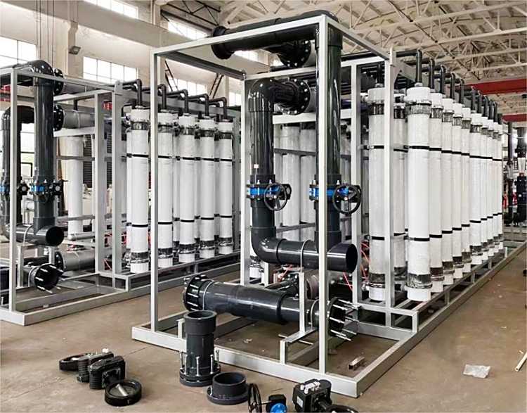 How is the backwashing function of the sand filter realized, and how is the frequency determinedг┐(图1)